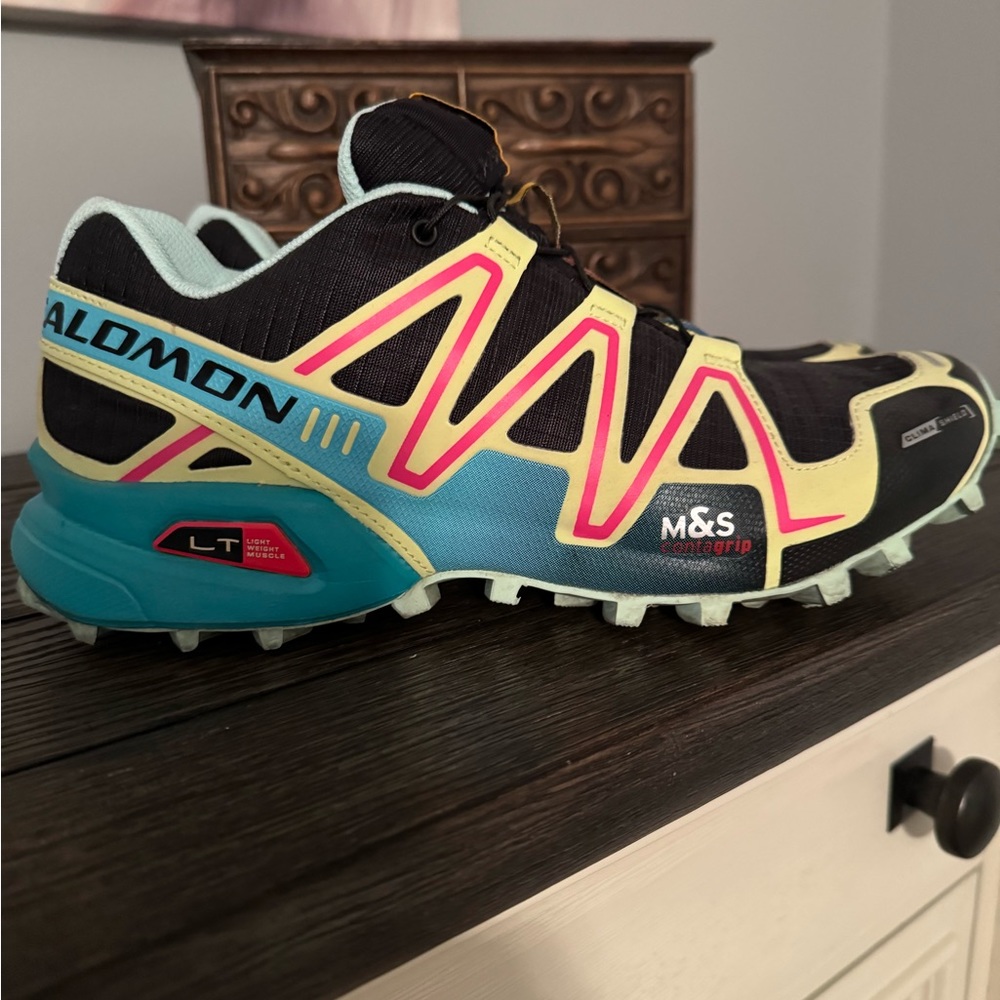 Salomon women’s size 9